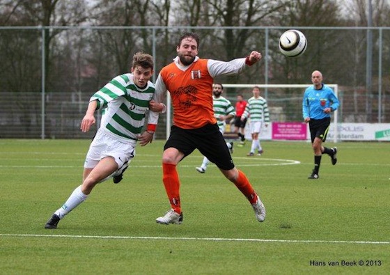 Foto Hans van Beek: Joris van Ooijen (l) in duel met Marcel Corbijn