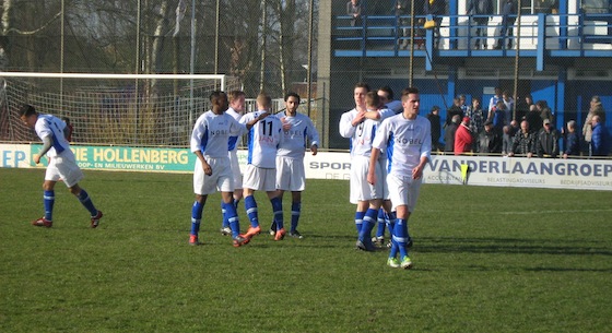 Feest bij Purmersteijn na de 1-0 van Daniel Schermer