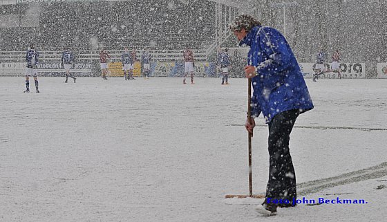 Ferry Dirksen van OSV probeert de lijnen schoon te houden.