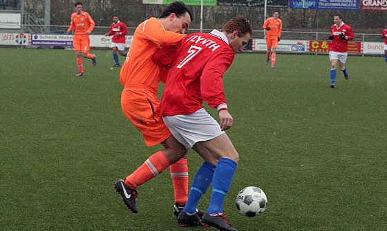 vd Bunt en De Jong in duel