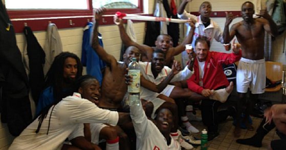 Op de openingsdag van het seizoen versloeg promovendus Zeeburgia De Dijk  met 1-0.  