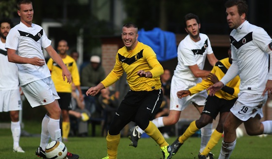 Foto website AFC: Rabie Frindie scoort namens Chabab op 7 oktober 2012