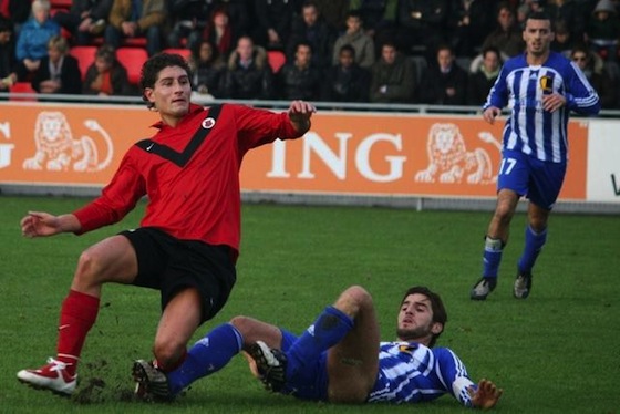Foto website AFC: Magid Jansen (l) zorgt voor de 1-1 op 8 november 2009