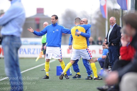 Foto Rob Beense: Fouad Benfeqira viert de openingstraffer