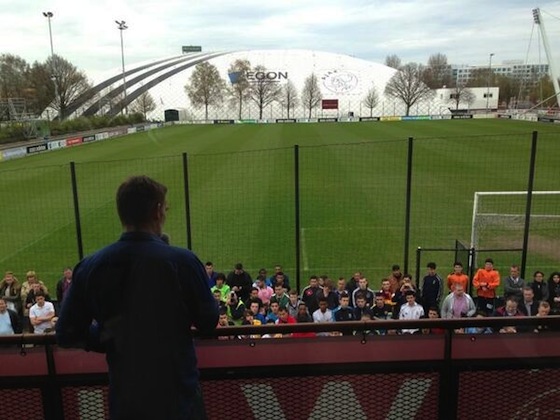 Hoofdcoach Ronald de Boer heet 325 spelers van harte welkom op De Toekomst