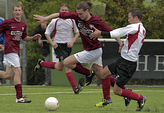 Foto Tom Poederbach: Rene Boer (l) in duel met Milan de Wijs
