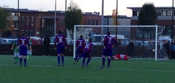 Foto twitter RODA'23: Stef Leliveld bezorgt RODA in blessuretijd vanaf elf meter de overwinning door Jeffery IJmker te kloppen