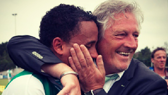 Bonsink met Jeraynell van de Pol, die nu bij Elinkwijk speelt, nadat ze zich verzekerden van nog en jaar Topklasse met Hilversum