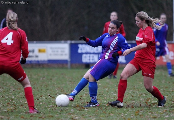 Mariam Ahaddouch scoorde als invalster twee keer. Dat deed ze ook al in het tweede elftal zaterdag