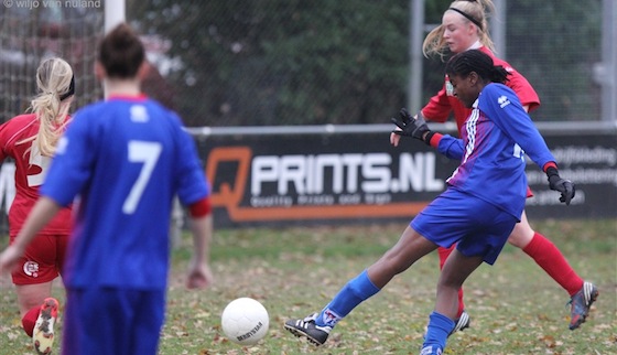 Lorainne Prade tekende voor de belangrijke openingstreffer