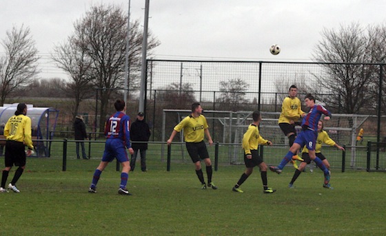 Scrimmage voor de goal van United