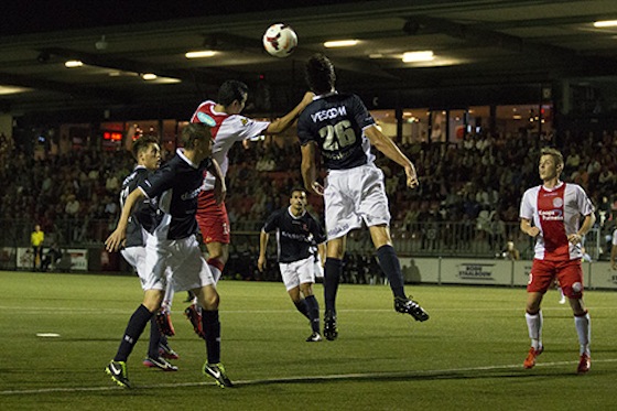 Foto Voetbal op zaterdag: El Gourari in actie tegen Helmond Sport