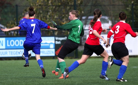 Foto Wiljo van Nuland: Roxanne Koopman scoorde ook twee keer voor Buitenveldert