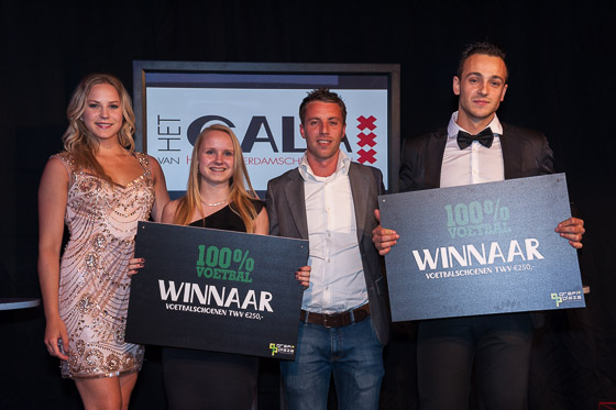 Shania van Nuland en Joey Noordenbos werden door Robbert Stuur van 100% voetbal extra in het zonnetje gezet voor hun prestaties