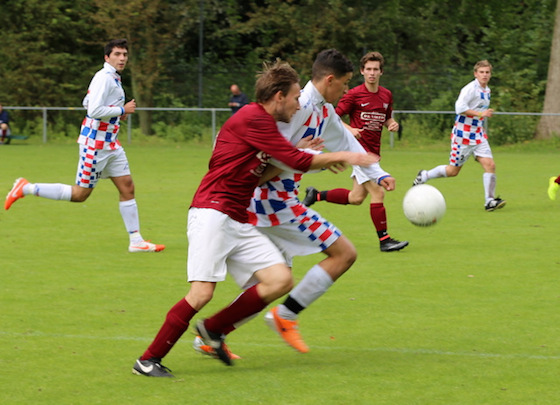 Foto Koos van der Leest: Titlevefrdeidgre De Dijk stuurde haar twee team en verloor alle wedstrijden. AMVj was met 3-2 te sterk