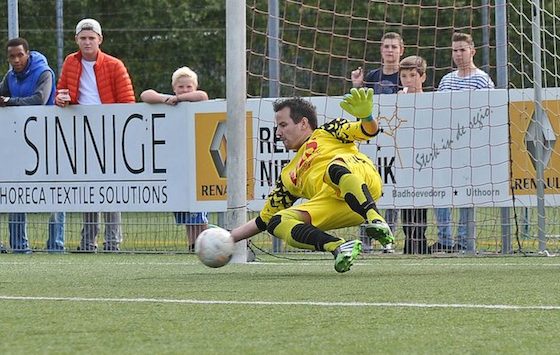 Barry Douma stopt een strafschop van RODA'23