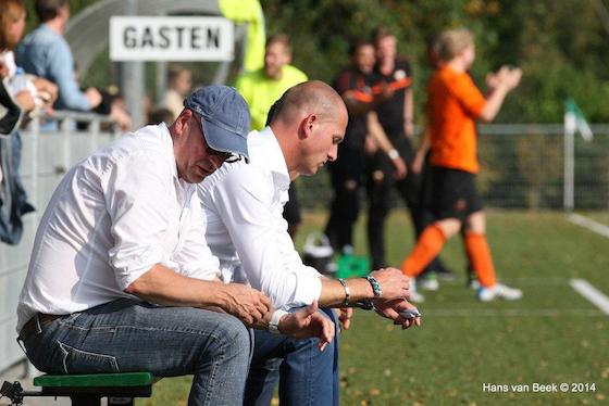 Foto Hans van Beek: Mark Kranendonk ziet zijn ploeg voor de tweede keer ruim verliezen