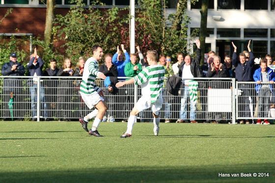 Foto Hans van Beek: Jacco Tolman viert zijn winnende treffer