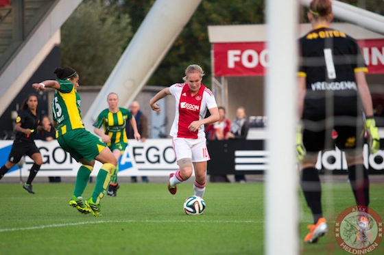Desiree van Lunteren was dit seizoen al vier keer trefzeker voor Ajax. Foto: Ajax Heldinnen