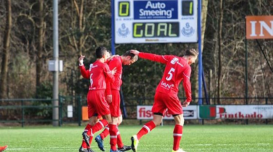 Foto Jose Mol: Niels Maijenberg heeft zojuist voor de 0-1 gezorgd