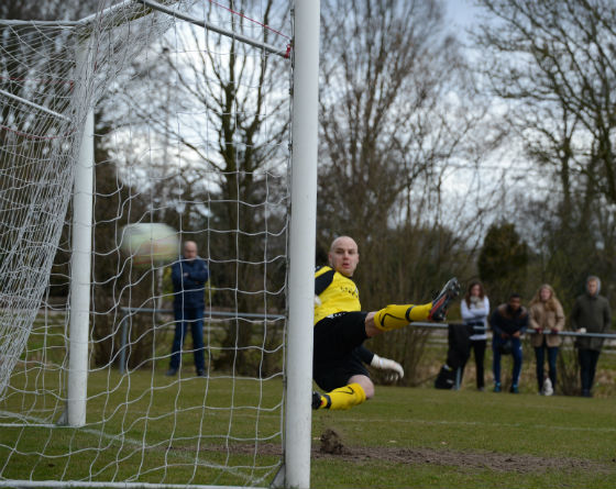 Strafschop gaat voorbij aan Jordy Heimens