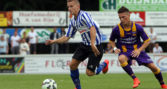 Joey Ravensbergen in actie voor Quick Boys