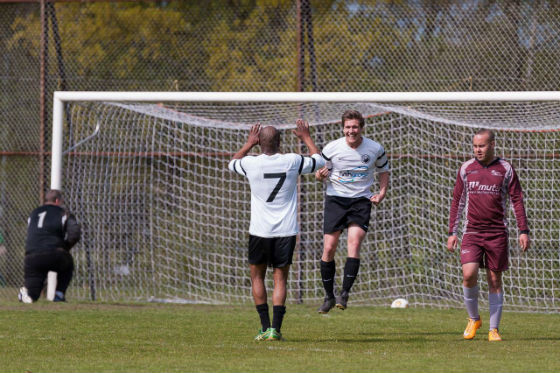 vieren van doelpunt ZSGOWMS spelers