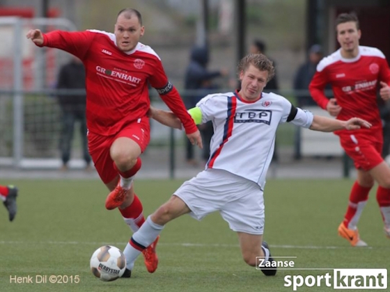 Foto Henk Dil: Bas Vellema in duel met Yannick Klopper