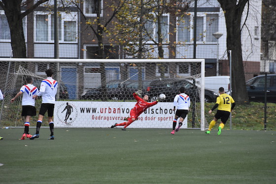 Foto Joh Beckman: De strafschop was niet de enige redding die Van der Moot verrichte