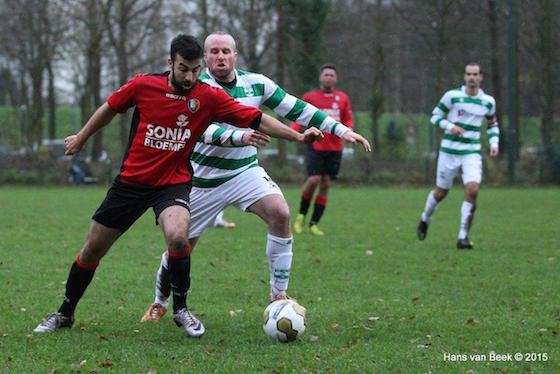Foto Hans van Beek: El Kadarri in duel met Marcel Wennekes