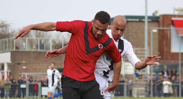 Foto Tom Poederbach Mitchell Faerber (l) in duel met Mark Schol 