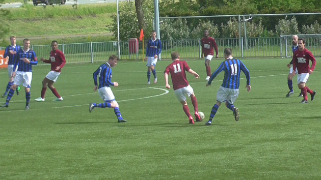 Daan van Heese probeert het tevergeefs van afstand. Later scoort hij tegen OSV wel de 1-1.