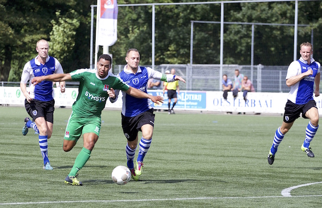 Foto Mario Wormhoudt: Nieuweling Omar Limon had een moeizame middag tegen ADO'20