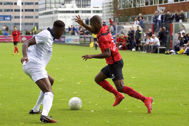 Foto Mario Wormhoudt: AFC staat na de 3-1 zege op Koninklijke HFC nu tweede in de Tweede Divisie.