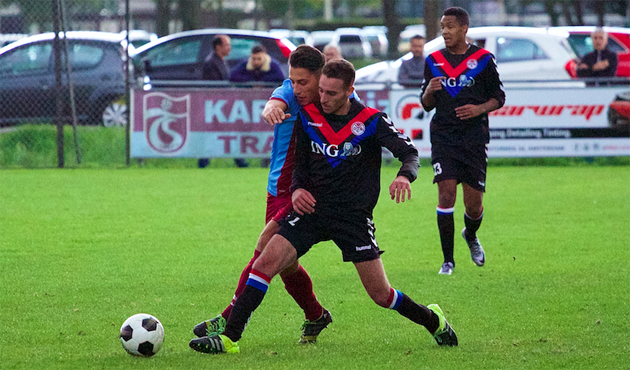 amghar-el-yettefi-en-kambur-strijden-om-de-bal