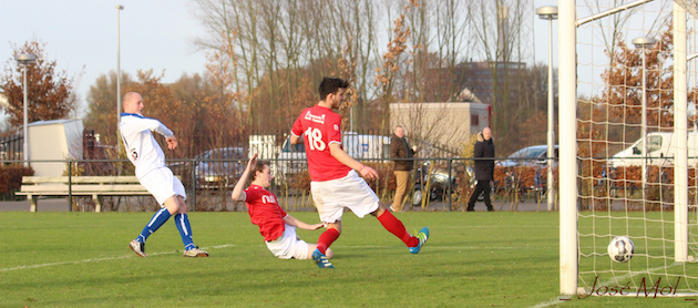 Foto Jose Mol | Eijkenaar zorgt met zijn zestiende van het seizoen ook voor de 0-3