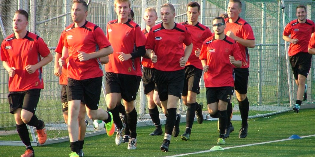 Spelersgroep FC Almere plaatst zich buiten de selectie - Het