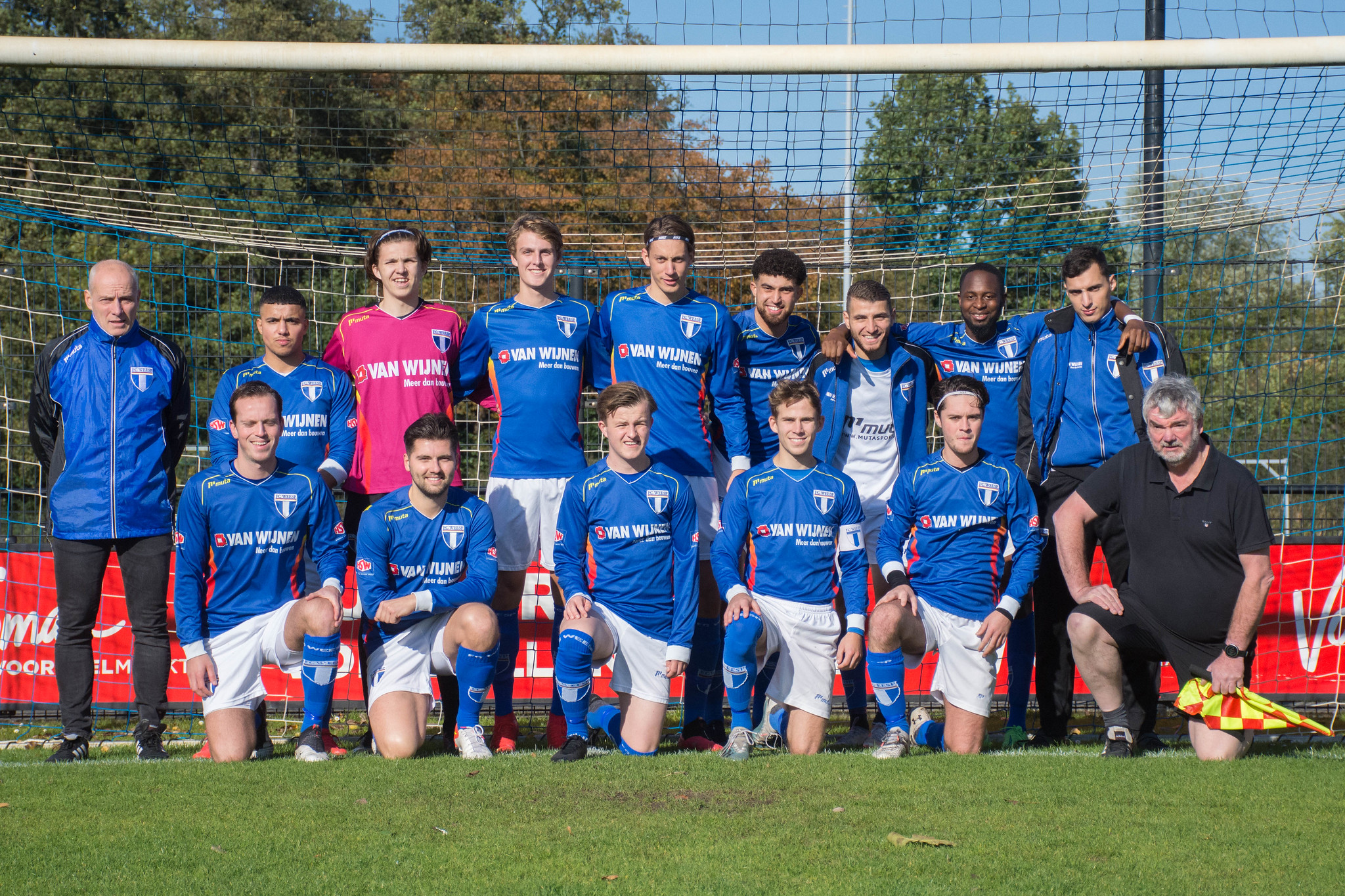 Met spectaculaire 5-5 tegen Hooglanderveen sluit FC Weesp het seizoen af