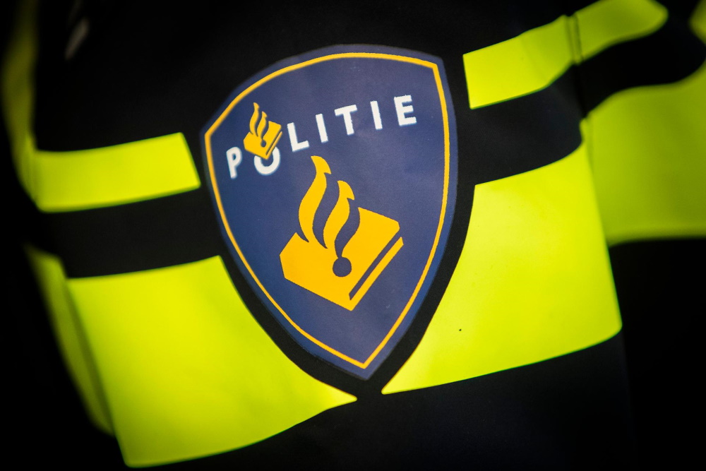 Gestaakt duel Nieuw West United krijgt flinke staart. 'Arbiter onder politiebegeleiding naar eigen a