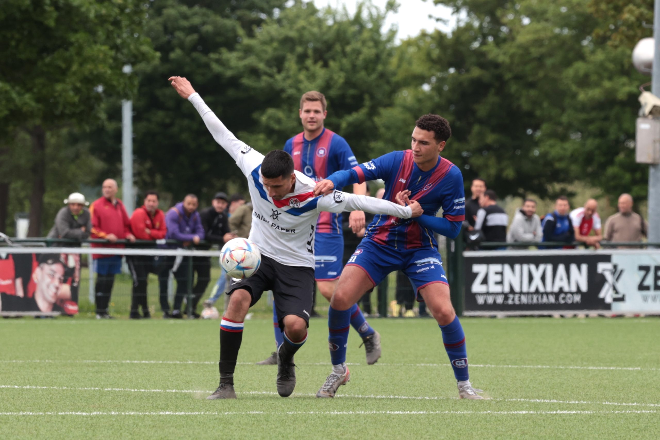 DCG pakt laatste reddingsboei ten koste van FC Abcoude