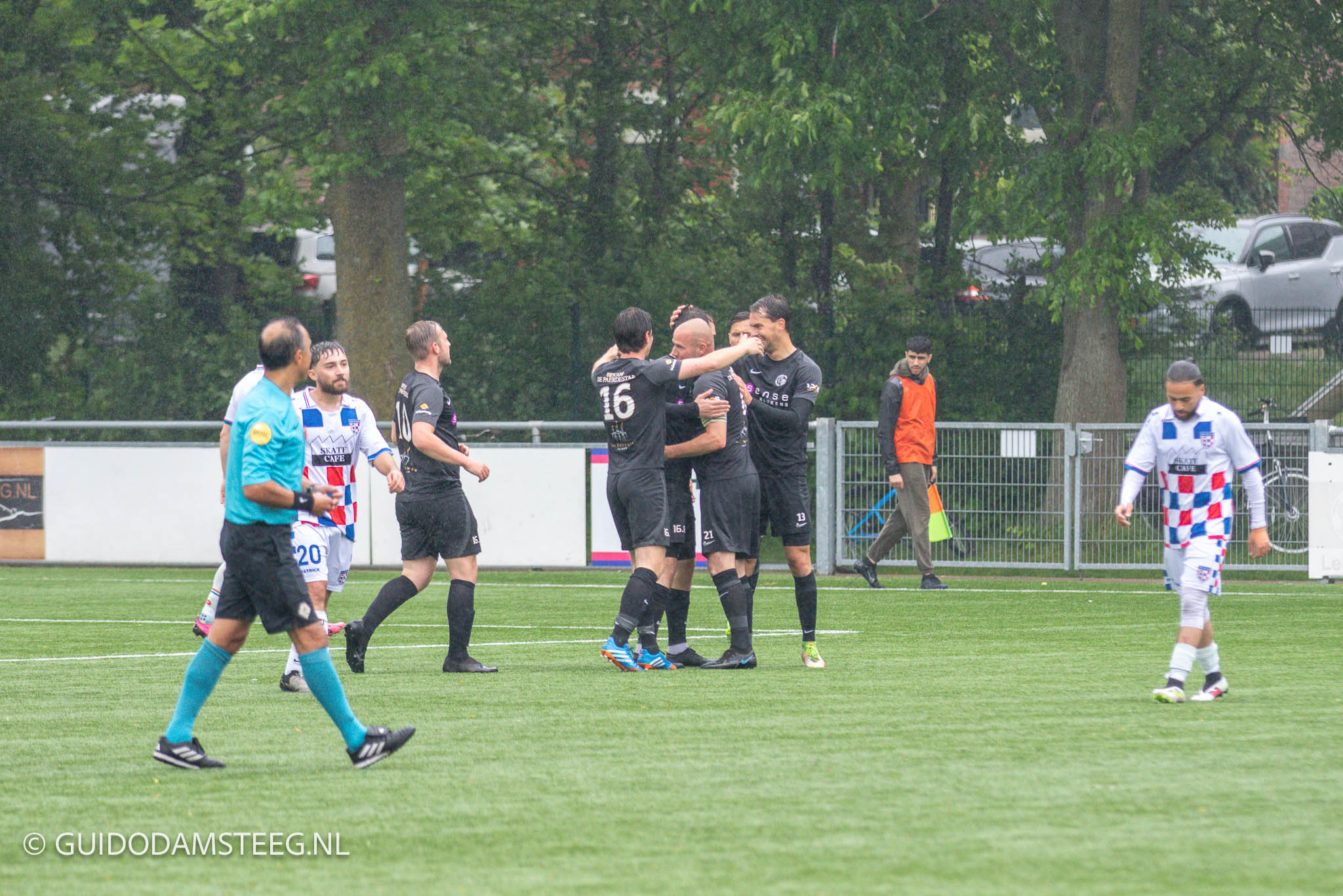 De Dijk naar de nacompetitie, Monnickendam lijdt een ontluisterende nederlaag (1-10)