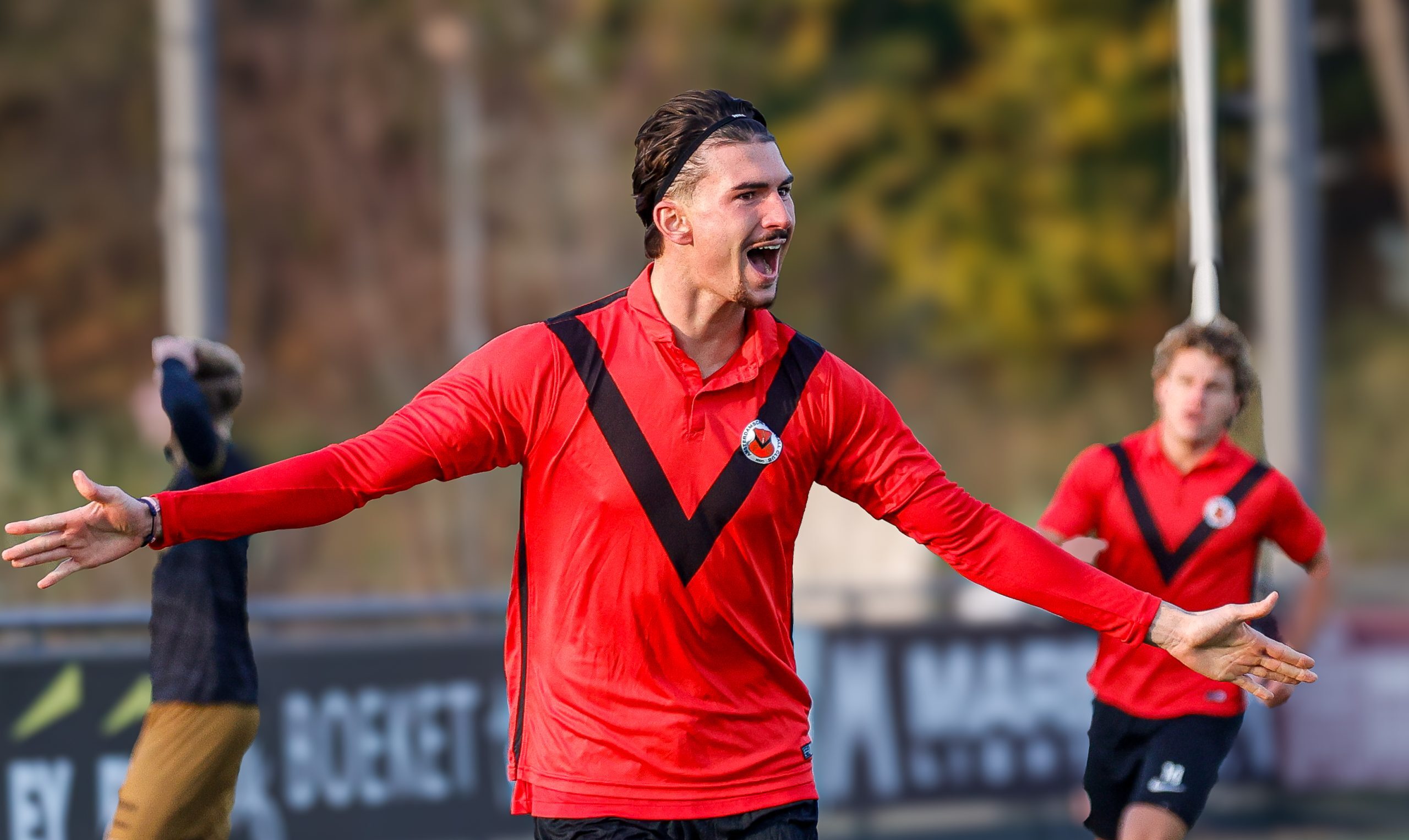 AFC toont klasse en controle in Volendam, zege brengt handhaving dichtbij