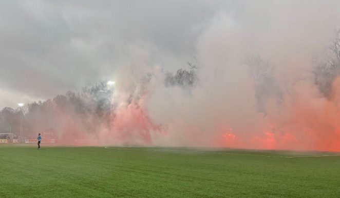 Het Amsterdamsche Jeugdvoetbal (17) | Ziek zijn, lichtpuntjes en een busreis die startte om 07.00 uur