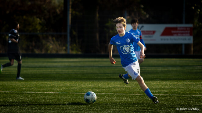 Het Amsterdamsche Jeugdvoetbal (18) | Bloed, zweet en passie, elke meter telt.
