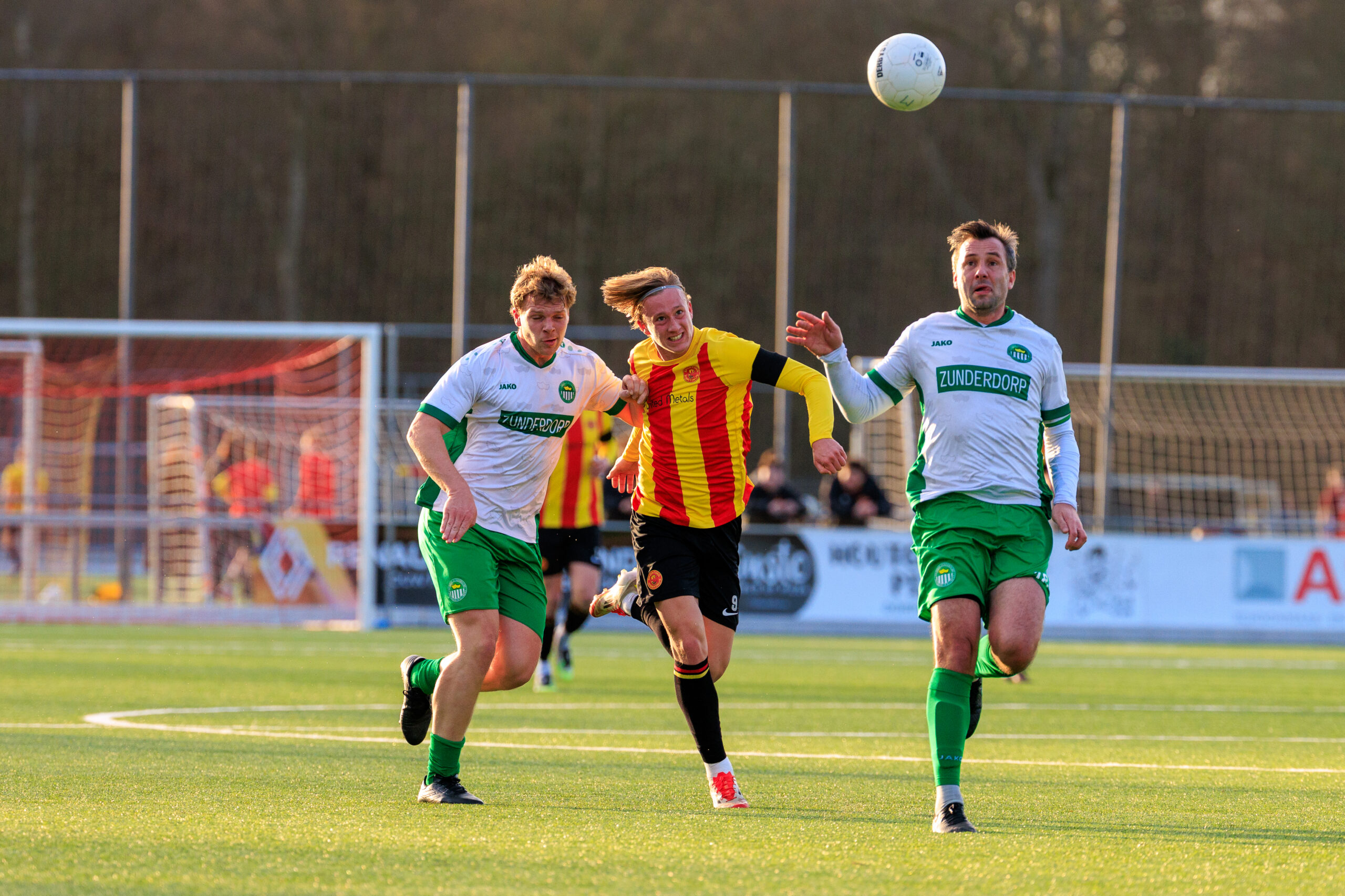 Sporting Martinus lacht eindelijk weer eens, HBOK dieper in de zorgen na 3-0 nederlaag in Amstelveen