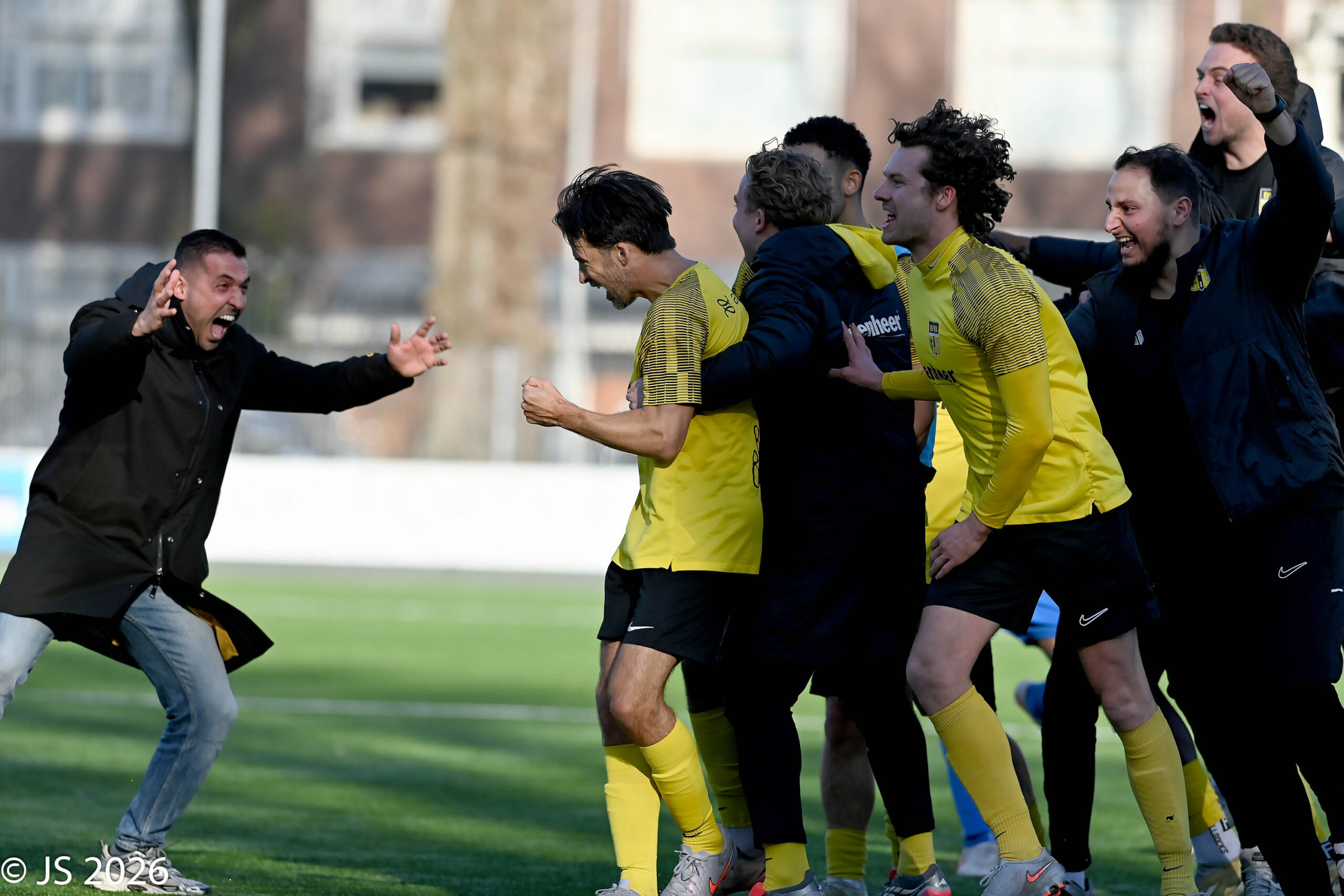 DVVA richting veilige haven. Hoofddorp baalt van gelijkspel. Doelpuntenregen bij Wartburgia. De Vole