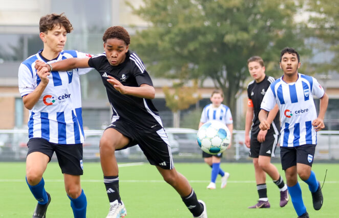Het Amsterdamsche Jeugdvoetbal (24). Johan Cruijff? Ja, die kennen we wel. Dat is toch uit de tijd van zwart-wit televisie?