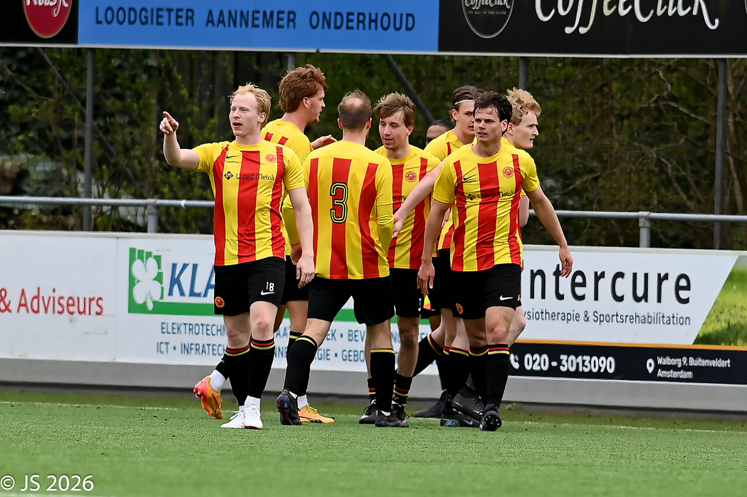 Monnickendam haalt verwoestend uit. Overbos kroont zich tot kampioen en KDO blijft hopen op hulp van