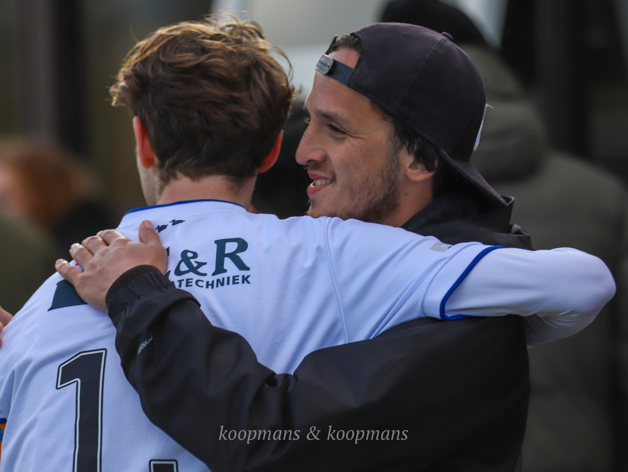 Titelkoorts in voetbalmetropool Amsterdam: kampioensstrijd bereikt kookpunt. De jacht op de schaal!