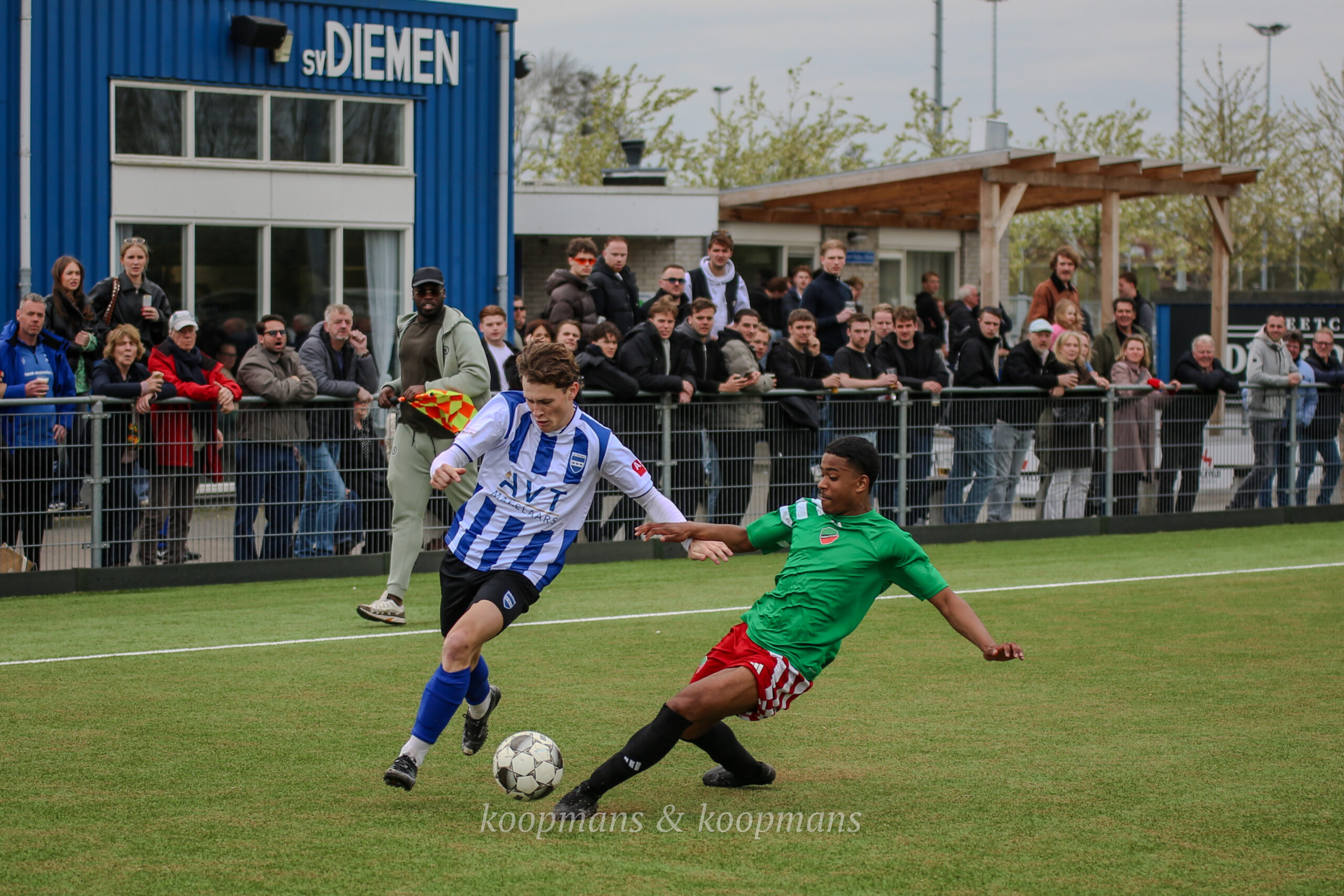 Teleurstelling bij SV Hoofddorp. Wartburgia licht FC Breukelen 'pootje'. Zwanenburg kan komende week